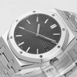 Montre mécanique de haute qualité avec boîtier octogonal en acier inoxydable brossé, bracelet en métal intégré, cadran bleu quadrillé - Product Image 1