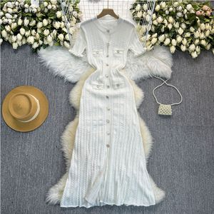 Robe élégante en tricot blanc avec jupe plissée Chic Stylisée pour toutes les <span class=keywords><strong>occasions</strong></span> Robes Vêtements pour femmes - Product Image 1