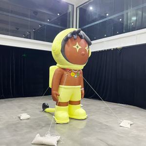 Modèle publicitaire <span class=keywords><strong>gonflable</strong></span> personnalisé en forme de garçon, modèle de personnage de dessin animé, poupée <span class=keywords><strong>homme</strong></span>, vêtements jaunes et sac à dos, imperméable et durable - Product Image 1