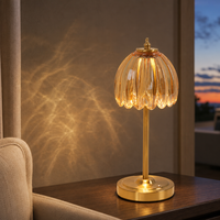 Lampe de table LED décorative pour chambre à coucher, salon, hôtel, avec abat-jour en verre festonné, options de couleurs ambre, vert, blanc laiteux, base dorée