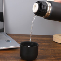 Bouteille d'eau noire mate en acier inoxydable de 500ml nouvelle forme de balle flacons à vide et thermos minimalistes pour les sports de plein air