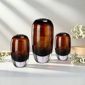 Jarrón de cerámica esmaltada de colores, pulido, de estilo antiguo, de alta gama, para decoración de casas modelo y arreglos florales. - Product Image 1