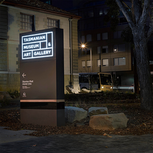 Panneau LED de cour intérieure innovante Signalisation routière personnalisée Réglementation réfléchissante Pylône directionnel pour voitures Information directe - Product Image 2