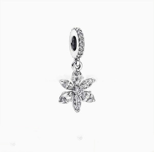Vente en gros de breloques en cuivre plaqué argent S925 en forme de cœur <span class=keywords><strong>pour</strong></span> bracelet, collier, perles, accessoires de fabrication de bijoux DIY - Product Image 3