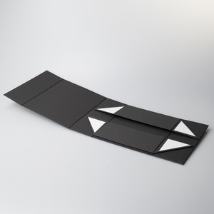 옷을 위한 20*18*8cm 호화스러운 까만 foldable 자석 선물 상자 - Product Image 6