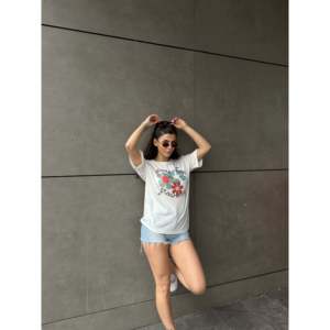 T-shirt à imprimé floral pour femme, 100% coton jersey, manches régulières, respirant, impression sérigraphique - Product Image 2