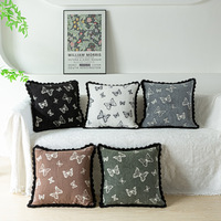 Housse de coussin papillon moderne et minimaliste en chenille, coussin carré moelleux avec pompons et bordure en dentelle pour canapé de salon ou support lombaire de chevet