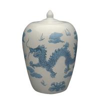 Urne funéraire en porcelaine blanche en forme de vase Qianrui avec dragon bleu dessiné à la main, fourniture personnalisée pour les distributeurs funéraires