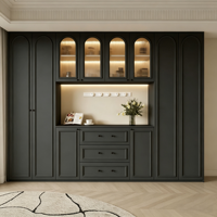 Buffet gris foncé avec portes vitrées, meuble de rangement arqué et cannelé, meuble de salle à manger moderne