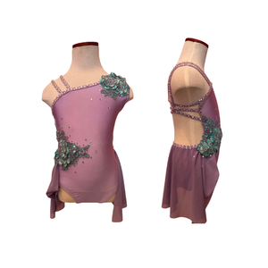 El traje de ballet Vivian_Vivid está hecho de cómodo nailon y spandex, en un impresionante color violeta africano. - Product Image 4