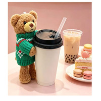 Ours en peluche pour le café avec un t-shirt