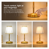 Lampe de table LED moderne personnalisable avec abat-jour en tissu, interrupteur à chaîne, pièces en fer, intensité réglable pour chambre et salon