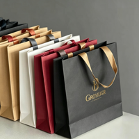 Sac cadeau en carton blanc recyclable en gros, personnalisable avec logo de marque, stable, capacité de 6-9 kg, pour cosmétiques et chaussures (vente en gros)