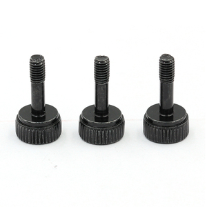 Vis de machine à verrouillage durable en acier au carbone noirci, à tête fraisée moletée, à embase cruciforme, à tige à pas variable et à moitié filetée - Product Image 1
