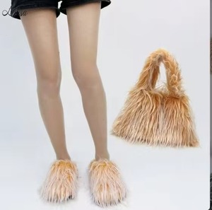 Nouvelle collection 2026 : Chaussons doux et élégants en fausse fourrure pour femme, chauds, <span class=keywords><strong>à</strong></span> bout fermé, style bottes de neige, avec sac assorti - Product Image 5