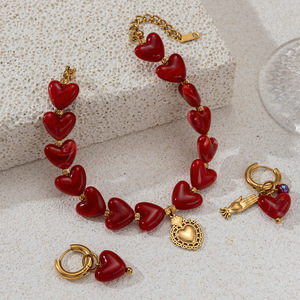 Ensemble de bijoux pour femmes, collier clavicule en acier inoxydable avec perles en acrylique rouge en forme de cœur, certifié CE, très vendu - Product Image 2