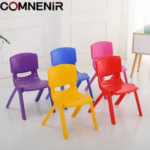 Mobilier de salle de classe moderne et coloré pour les élèves du primaire Tables et chaises d'étude pour enfants en crèche et garderie