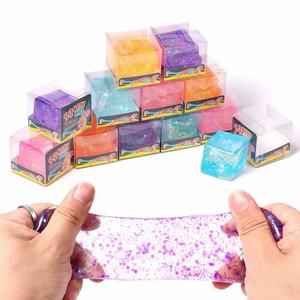 Juguete Antiestrés de Gelatina con Purpurina en Forma de Cubo de Hielo, 12 Unidades por Caja, 5.5cm, Juguetes Sensoriales para Aliviar el Estrés - Product Image 1