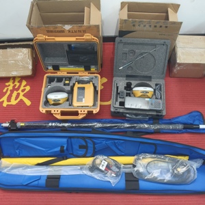 Attrezzatura per Rilevamento GNSS RTK 60 °   Kit IMU Rover e Base Hi Target V300 con Controller IHand55 e Software con Attivazione Permanente - Product Image 6