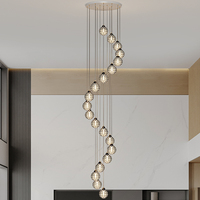 Villa duplex escalier en colimaçon lustre longue suspension luxe cristal led lustre