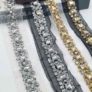 Nouveauté : Chaussures, chapeaux, sacs et accessoires de mariage de luxe, ornés de sequins, de perles et de dentelle, faits à la main - Écologiques - Product Image 1