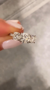 แหวนเพชรทรงกลม 3 เม็ด แหวนหมั้นเพชรเลี้ยงในห้องปฏิบัติการ ทอง 14K แหวนทริโลจี ดีไซน์หรูหรา ของขวัญเครื่องประดับชั้นดีสำหรับผู้หญิง - Product Image 4