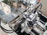 Équipement de découpe et de pliage d'étiquettes à ultrasons à haute vitesse JZ-2817CR, 230 pièces/min, styles de pliage multiples, découpe à chaud et à froid, pour usine textile