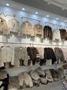 Manteau de fourrure à la mode pour femmes à bas prix en gros, style mi-long intégré en fourrure