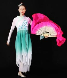 Éventails de danse faits à la main en bambou peint avec des fleurs écologiques, revêtement en soie, disponibles en 33 cm * 68 cm, pour les cérémonies de remise de diplômes - Product Image 5