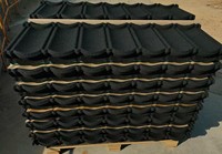 Leichte, isolierte, mit Asphaltstein beschichtete Metalldachziegel mit modernem Design, langlebiges und wasserdichtes Baumaterial.