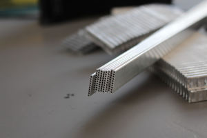 צינורות אלומיניום שחול אלומיניום יצרן החברה משלוח מהיר של צינורות שטוחים אלומיניום - Product Image 4