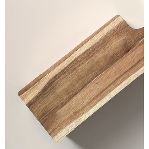 Planche à découper artisanale en bois d'<span class=keywords><strong>acacia</strong></span> durable avec poignée ergonomique en forme de queue de baleine |   Planche de service à charcuterie de style nautique haut de gamme pour - Product Image 5