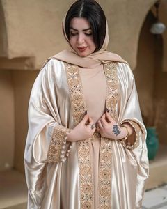 2025 U.CHIC Advanced Sense Design Vintage robe musulmane deux pièces en vrac avec décoration de cochon à l'envers grande taille pour l'été - Product Image 1