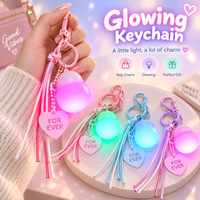Porte-clés LED multicolore en plastique, motif dessin animé, avec boule lumineuse mignonne, breloque de sac à pompon, accessoire de mode pour femmes et filles