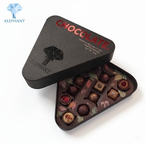 Boîte d'emballage cadeau personnalisée pour chocolats, bonbons, biscuits, en papier couché, gaufré, avec vernis UV sélectif noir, recyclable et réutilisable - Product Image 1