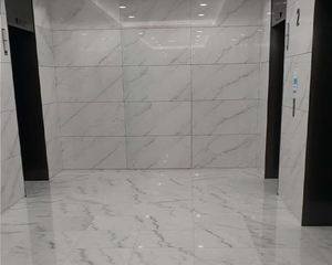 Dalles et carreaux de marbre poli moderne en pierre naturelle Goldtop GuangXi avec veines dorées et noires pour usage hôtelier - Product Image 6