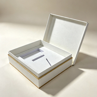 Boîte cadeau rigide personnalisée de luxe avec bordure en or blanc, boîte d'emballage en papier avec logo personnalisé pour parfum, cosmétiques, bijoux, cadeau d'affaires