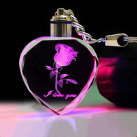 Offre Spéciale porte-clés lumineux personnalisés cadeau pas cher les porte-clés en cristal Led avec logo Anime de dessin animé