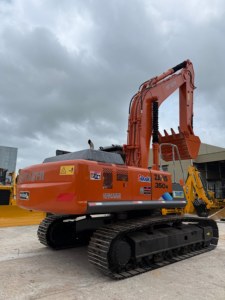 Excavadora de cadenas Hitachi ZAXIS 350H usada y confiable para trabajos en canteras y construcción de movimiento de tierras a gran escala - Product Image 5