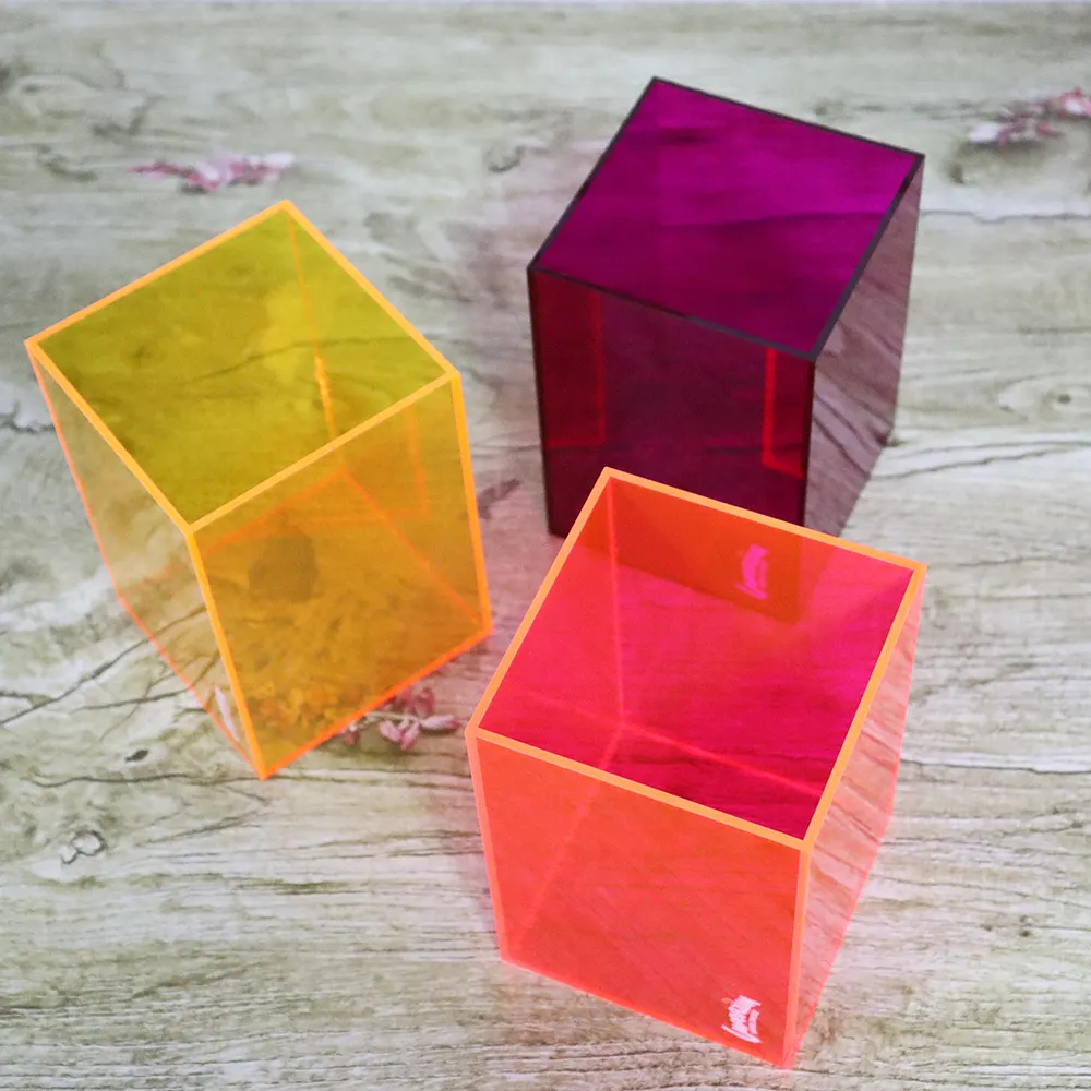 कस्टम लोगो के साथ रंगीन एक्रिलिक 5 पक्षीय प्रदर्शन भंडारण बॉक्स घन खड़े हो जाओ वर्ग 5 पक्षीय बॉक्स फ्लोरोसेंट एक्रिलिक मेकअप बॉक्स
