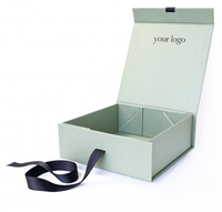 Boîte cadeau rigide ivoire personnalisable avec logo UV et ruban en satin pour un emballage haut de gamme