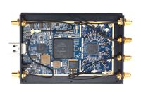 LimeSDR USB Tipe-A dengan Casing Aluminium, Kipas, 12 Kabel U.FL-ke-SMA, Semua Jalur RF dan CLK Terintegrasi untuk Dapat Digunakan Secara Eksternal