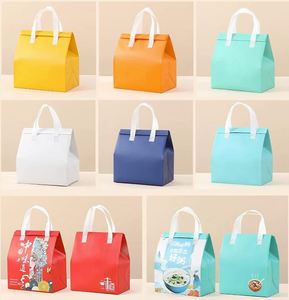 Mochila Ecológica Personalizable con Logotipo para Entrega de Comida, Negra, de Tela No Tejida, Aislada, para Llevar Comida, Sándwiches y Pan - Product Image 6