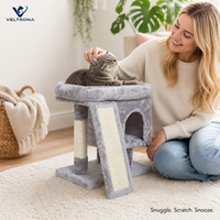 Arbre à chat en peluche avec niche, petite tour de jeu pour chats d'intérieur, griffoir en fausse fourrure douce avec rampe en sisal