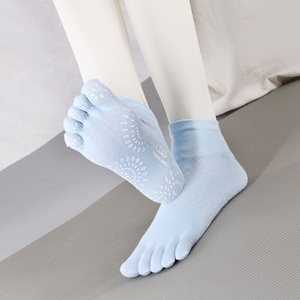 Nouvelles chaussettes de fitness, Pilates et yoga antidérapantes en coton tricoté, absorbant la transpiration, à 5 orteils séparés, courtes, à nouer croisé - Product Image 6