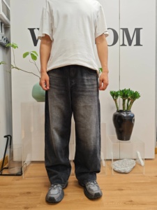 2025 A/W Hombres <span class=keywords><strong>Glacier</strong></span> Grey Denim Jeans Lavado artesanal con bigotes esculpidos a mano Colección de diseñador Premium - Product Image 3