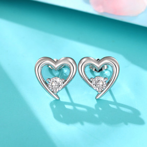 Orecchini a forma di cuore cavo per donna, semplici ed eleganti, piccoli gioielli per l'orecchio, accessori da indossare ogni giorno - Product Image 4