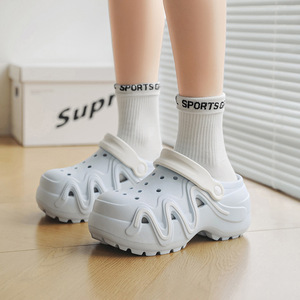 รองเท้าแตะรัดส้นผู้หญิงสำหรับฤดูร้อน พื้นหนา ระบายอากาศได้ดี กันลื่น ปิดนิ้วเท้า สวมใส่สบาย เหมาะสำหรับชายหาด วัสดุ PU พื้นรองเท้า EVA บุภายใน พื้นรองเท้าด้านนอกสีดำ - Product Image 2