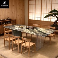 Table à manger rectangulaire moderne de luxe en marbre avec plateau en marbre, pieds en acrylique et en métal, parfaite pour les salles à manger de villas familiales