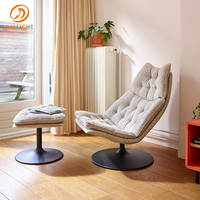 Fauteuil d'appoint en tissu doux de luxe avec base en disque métallique et repose-pieds, chaise de loisirs ergonomique à assise large pour hall d'hôtel